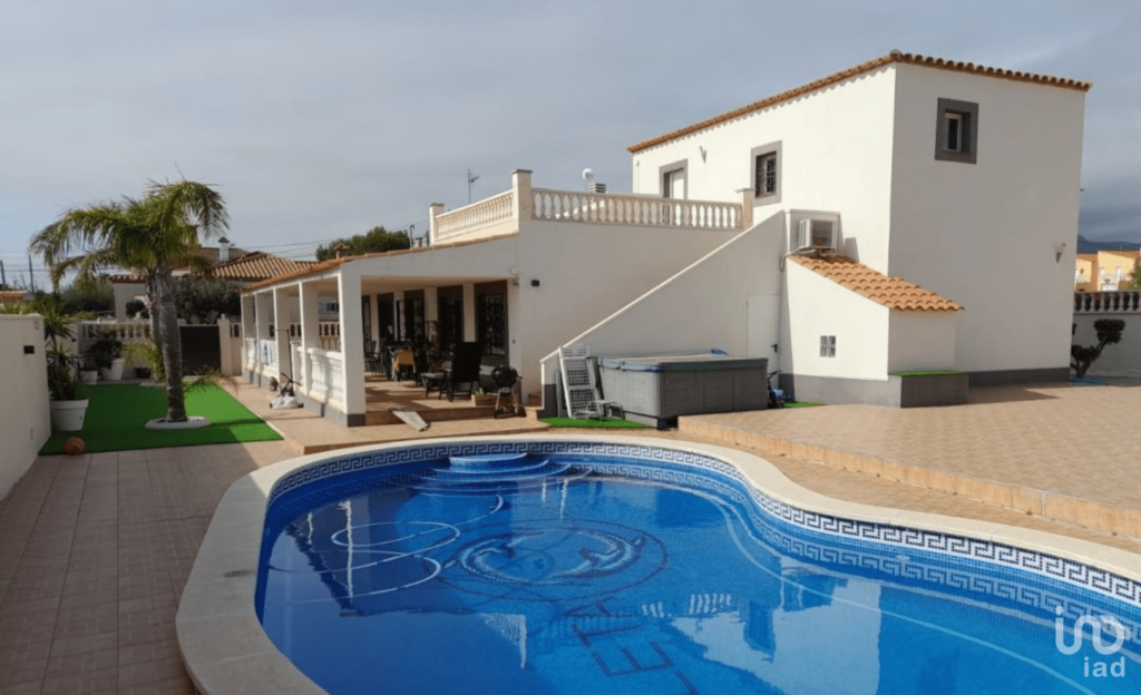 Casa de cinco habitaciones en Miami-Platja